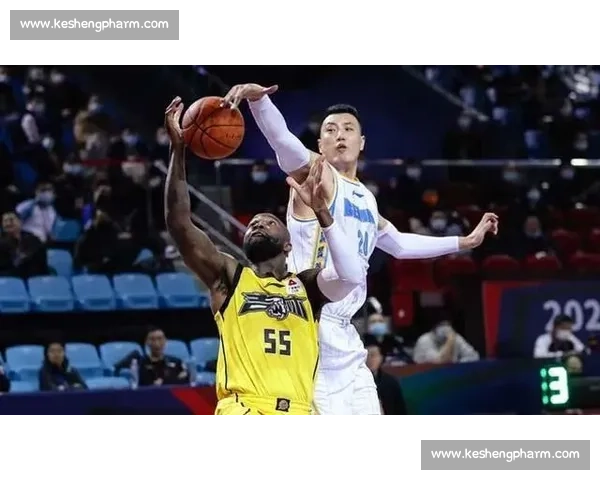 大连中源队 “手递手” 写意:村 BA 赛场的默契勋章 大连中源队 “手递手” 写意:村 BA 赛场的默契勋章