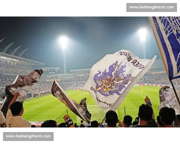 眼泪藏热爱！新疆小巴郎为津门虎呐喊