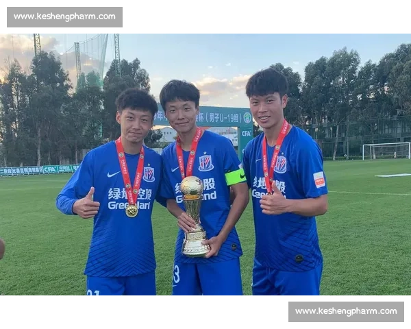 申花双将百场里程碑！汪海健徐皓阳赛前获荣誉加冕