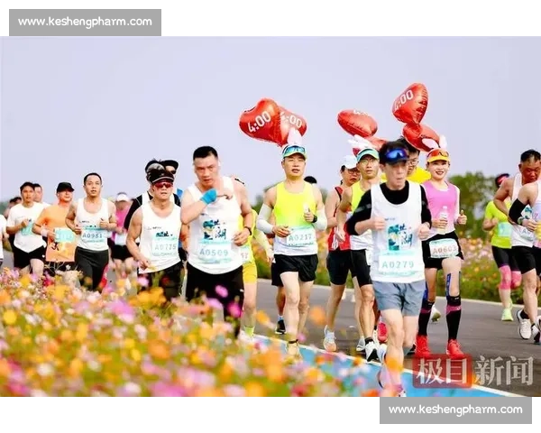 首届环洪湖马拉松开跑：7000 选手绘就生态画卷